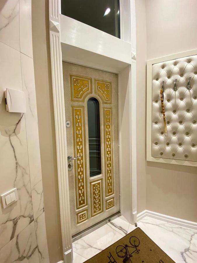 Grand De Luxe Residence Lviv Exterior photo